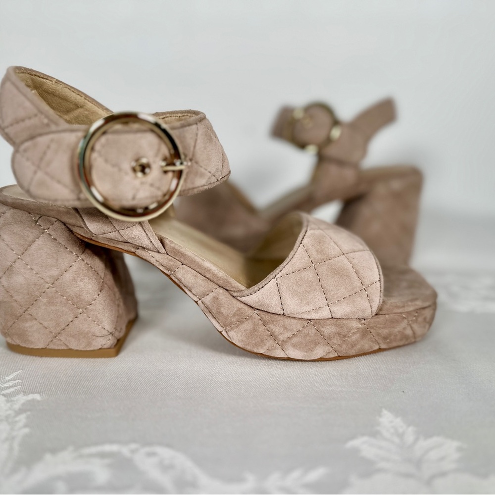 Vaneli NWB Retro 1970s Platform Heels Sandals Block Tan Suede 9 Narrow
